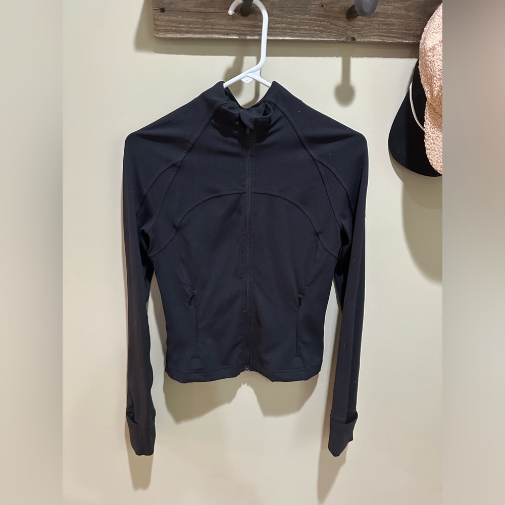 Lululemon Nulu Cropped Define Jacket Slim Fit Waist Length Size 6